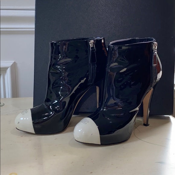 100% Authentic Chanel patent  leather booties - Picture 4 of 6